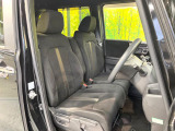 運転席シート廻りは使用感も少なく、良好な状態となっています。前オーナー様が丁寧に使っていたことがよくわかりますね。