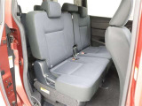 リアシートも厚く、長時間の移動もらくらくです!車種によってはラゲージスペースやトランクへのアクセスも可能!乗り心地・使い勝手共に充実です!!