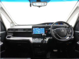 ◆視界広々で非常に運転しやすくロングドライブでも疲れを感じさせないすっきりとまとまったインパネ周りです。