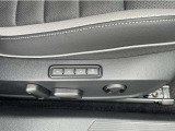 シートにはプリセットメモリー機能を装備し、ご家族で運転交代される際も、ポジション調整の手間がかかりません。