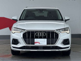 Audiの象徴であるシングルフレームグリルをよりワイドで低くシャープなデザインとすることでワイド&ローのフォルムを協調しています。