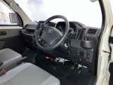見通しのよいすっきりとした視界で、誰でも運転しやすいです。運転のしやすさは疲れにくさにも繋がりますよ♪