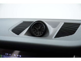 【ロペライオファクトリーセンター】輸入車専門工場熟練メカニックのほか、 サービススタッフも在籍し迅速にお受入れが可能です。セーフティローダーにてお客様のご自宅までピックアップサービスも行っております。