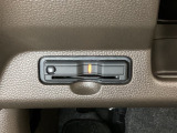 ハンドルの左下にETCがついています。高速道路の料金所の通過も楽々です。 カードの取り出しもしやすい場所についています。