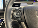 手触りの良いレザーハンドルにはオーディオコントロールスイッチが装備されており、ハンドルから手を離さずに操作が出来ます。感覚で操作ができて便利で安全ですね!