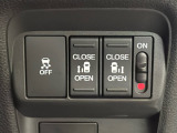 乗り降りに便利な電動スライドドアを装備しています。