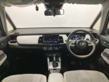 【前方視界】開放的な前方視界!運転がしやすく疲れにくいです♪窓が大きく、見通しがとっても良いおクルマですよ♪