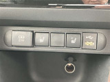 【運転席・助手席シートヒーター】寒い日に冷えやすい腰や肩に快適な温もりを伝えます。