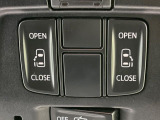 【両側パワースライドドア】スマートキーや運転席のスイッチで後席両側スライドドアの開閉が可能♪電動だから力を入れてドアを開ける必要が無く、小さなお子様でも簡単に開け閉めでき快適です♪