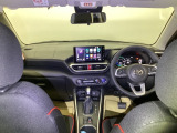 フロントガラスが大きく、ワイドな視界で運転もしやすくなるように設定されています。