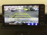 後方確認はお任せ! リアカメラ装備でバック駐車をサポートします。