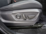 パワーシート搭載。微妙な調整が手軽にでき、良いポジションで運転することが可能です。