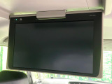 【フリップダウンモニター】大画面モニターで後席でもエンタメをお楽しみいただけます。小さなお子様にも大人気の装備です♪