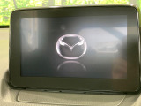 【マツダコネクトナビ】車内の雰囲気にマッチした一体型タイプのナビ。各種車輌設定やBluetooth再生等、様々な機能が楽しめます。直感的なダイヤル操作が可能で、使い勝手も良好です。