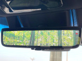 【デジタルインナーミラー】後席の大きな荷物や同乗者で後方が確認しづらい時でも安心!カメラが撮影した車両後方の映像をルームミラー内に表示。クリアな視界で状況の確認が可能です!