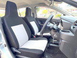 運転席シート廻りは使用感も少なく、良好な状態となっています。前オーナー様が丁寧に使っていたことがよくわかりますね。