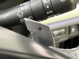 【パドルシフト】ハンドルから手を離さずに素早くシフトアップ&ダウンができるので、エンジンブレーキを使う下り坂や高速道路の合流で加速したい場面で役立ちます。