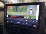 【パノラミックビューモニター】専用のカメラにより、上から見下ろしたような視点で360度クルマの周囲を確認することができます☆死角部分も確認しやすく、狭い場所での切り返しや駐車もスムーズに行えます。