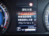 エマージェンシーブレーキは、 約10〜80km/h の範囲で前方の車両や歩行者と衝突する可能性がある場合に作動し、自動的に停止又は減速することにより 衝突回避や衝突被害の軽減を図ります。