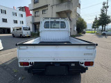 室内展示場を完備しておりますので、天候の悪い日でもゆっくりと車両をご覧下さい。