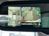 【アラウンドビューモニター】まるでクルマを真上から見下ろしたかのような視点で駐車をサポートします!クルマの斜め後ろや真横など、前後左右の4つのカメラの映像が合成されて、モニターに映し出されます。