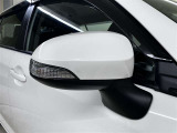 ウィンカー付きミラーは、他のドライバーや歩行者にもわかりやすく、視認性も十分な装備です。