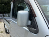 運転席がドアミラーもボディー同色となっております。