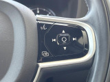 【ステアリングスイッチ】運転中、前方から目線をそらさずにオーディオ等の操作ができるよう、適切に配置されたスイッチ類。安心&快適なドライブを演出してくれる便利な機能です。