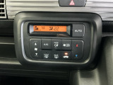 オートエアコンで、毎日のドライブを快適に。温度、風量を自動で調整し、理想的な車内環境を提供します。