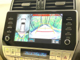 【パノラミックビューモニター】専用のカメラにより、上から見下ろしたような視点で360度クルマの周囲を確認することができます☆死角部分も確認しやすく、狭い場所での切り返しや駐車もスムーズに行えます。