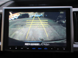 バックカメラの画像です。ガイドラインがスムースな車庫入れをサポートいたします!車庫入れの安心感がアップしますね☆