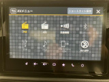 【ディスプレイオーディオ】 ラジオの視聴やBluetooth接続による音楽鑑賞やハンズフリー通話、バックアイカメラ表示などの多彩な機能が利用できます。
