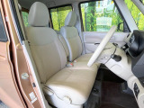 運転席シート廻りは使用感も少なく、良好な状態となっています。前オーナー様が丁寧に使っていたことがよくわかりますね。