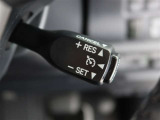 クルーズコントロール付きで高速道路走行での疲労を軽減します。