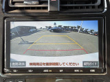 【バックモニター】後ろのカメラの映像がモニターに映し出されるので、後方の見えない死角や、障害物との距離感などもしっかり安全確認することができます。
