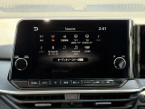 AppleCarPlay/AndroidAuto iPhoneやAndroid搭載のスマートフォンをナビ画面で直接操作。音楽を聴く目的地までのルートを調べる電話をかけるメッセージの送受信を行えます。