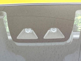 【スマートアシスト】走行中に前方の車両等を認識し、衝突しそうな時は警報とブレーキで衝突回避と被害軽減をアシスト。より安全にドライブをお楽しみいただけます。