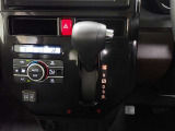 オートエアコンで夏も冬も快適な車内空間を。