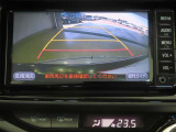 バックガイドモニターで、後方を確認しながら安心して駐車することができます。運転初心者も熟練者も必須の機能ですよ!