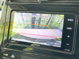 【バックカメラ】駐車時に後方がリアルタイム映像で確認できます。大型商業施設や立体駐車場での駐車時や、夜間のバック時に大活躍!運転スキルに関わらず、今や必須となった装備のひとつです!