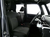 高いホールド性で運転姿勢が安定します。長距離ドライブでも疲れにくいのが魅力です。快適なドライビングライフをお送りください♪