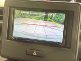 【バックカメラ】駐車時に後方がリアルタイム映像で確認できます。大型商業施設や立体駐車場での駐車時や、夜間のバック時に大活躍!運転スキルに関わらず、今や必須となった装備のひとつです!