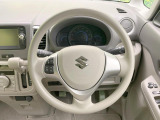 インテリアに合わせたデザインのステアリングは、運転される方のことも考え、運転しやすい形状、大きさです。是非一度、実際に触ってお確かめください。