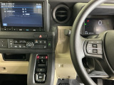 ホンダ純正メモリーナビ搭載なので、遠方へのドライブもお任せ下さい!ステアリング左手側にオーディオ関連のコントロールスイッチを配置しています。操作時は視線を逸らすことなく運転に集中できます