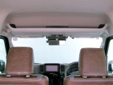 運転席上部には大きな収納スペースがあります。実はここが一番使いやすくオススメポイントです