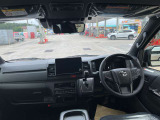 運転席・助手席の俯瞰視点です!乗った際のイメージが湧きますね!