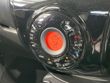 【オートエアコン】一度お好みの温度に設定すれば、車内の温度を検知し風量や温度を自動で調整。暑い&hellip;寒い&hellip;と何度もスイッチ操作をする必要はありません。快適な車内空間には必須の機能ですね♪