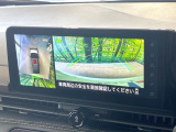 【アラウンドビューモニター】専用のカメラにより、上から見下ろしたような視点で360度クルマの周囲を確認することができます☆死角部分も確認しやすく、狭い場所での切り返しや駐車もスムーズに行えます。