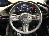 【純正革巻きステアリング】上質な革を使用することで、手にしっかり馴染みとても運転しやすいハンドルです♪