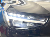 ●LEDヘッドライト:夜間走行時も良好な視界を確保し安心して運転できる高輝度LEDヘッドライトを装備!点灯速度が早く、消費電力も抑えられています。